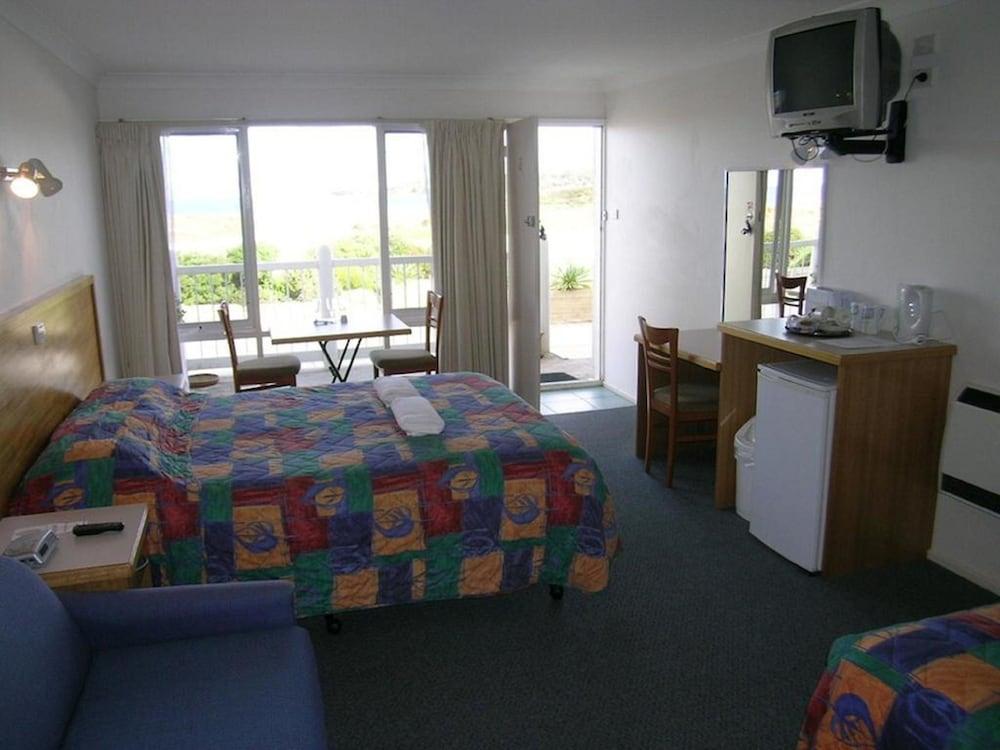 A Great Ocean View Motel