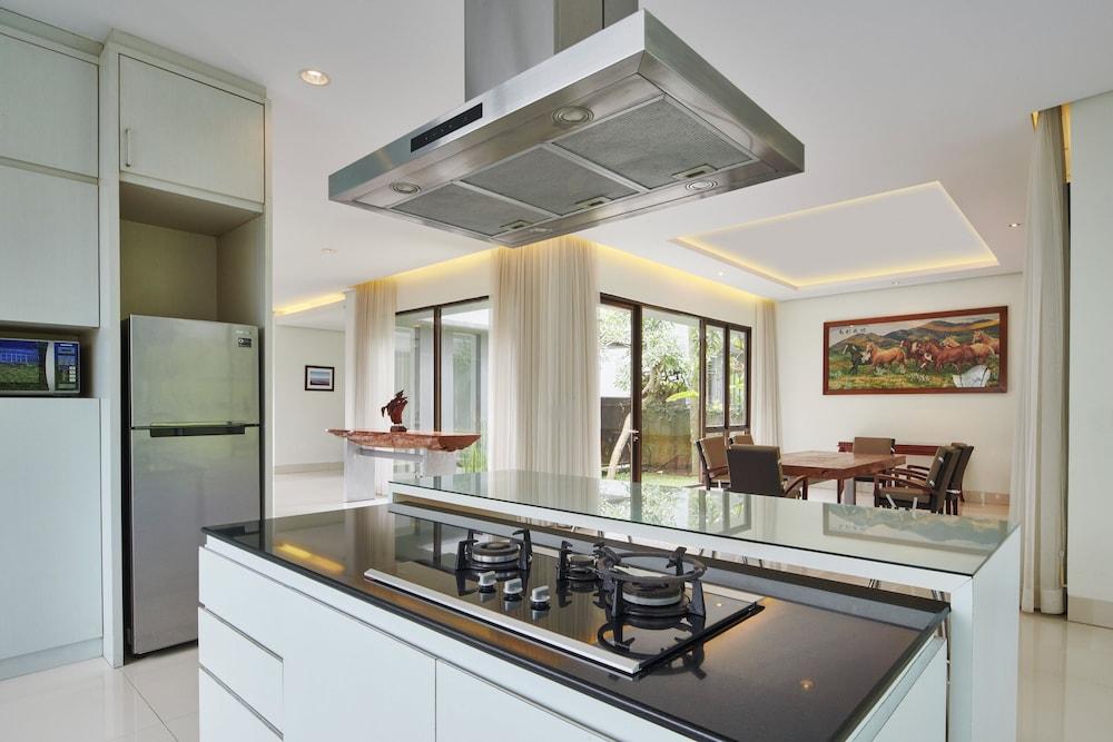 Oyama City View 4BR Villa with a Heated Pool