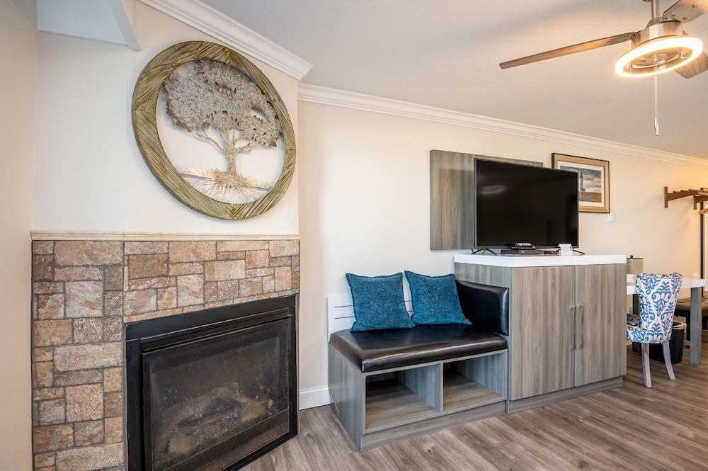 Sailor Jack's Oceanfront Inn