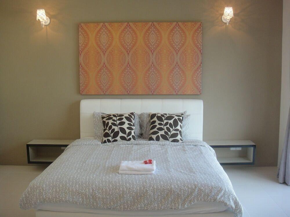 Shamrock Beach Villas