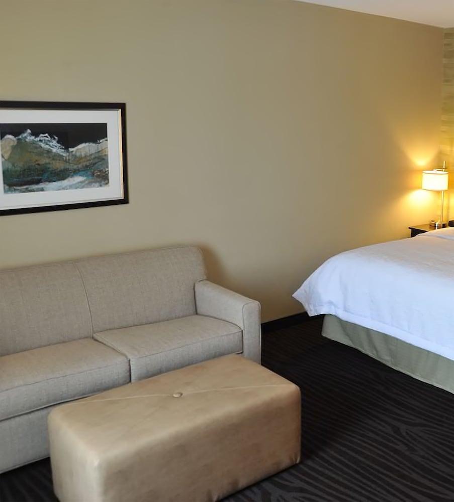 Hampton Inn & Suites Robbinsville