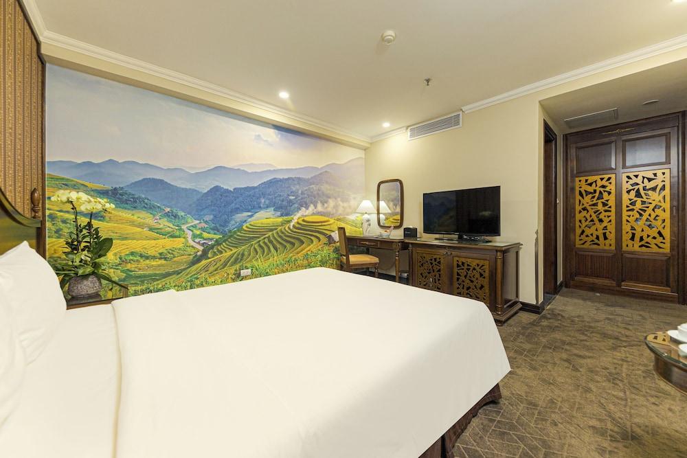 Chalcedony Grand Hotel