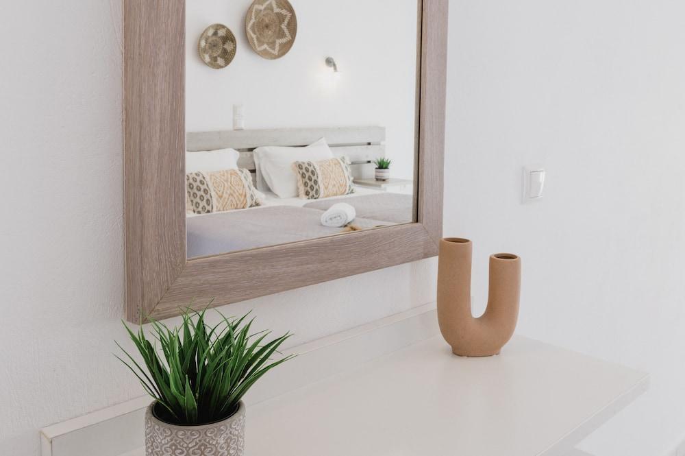 Petros Studios & Suites