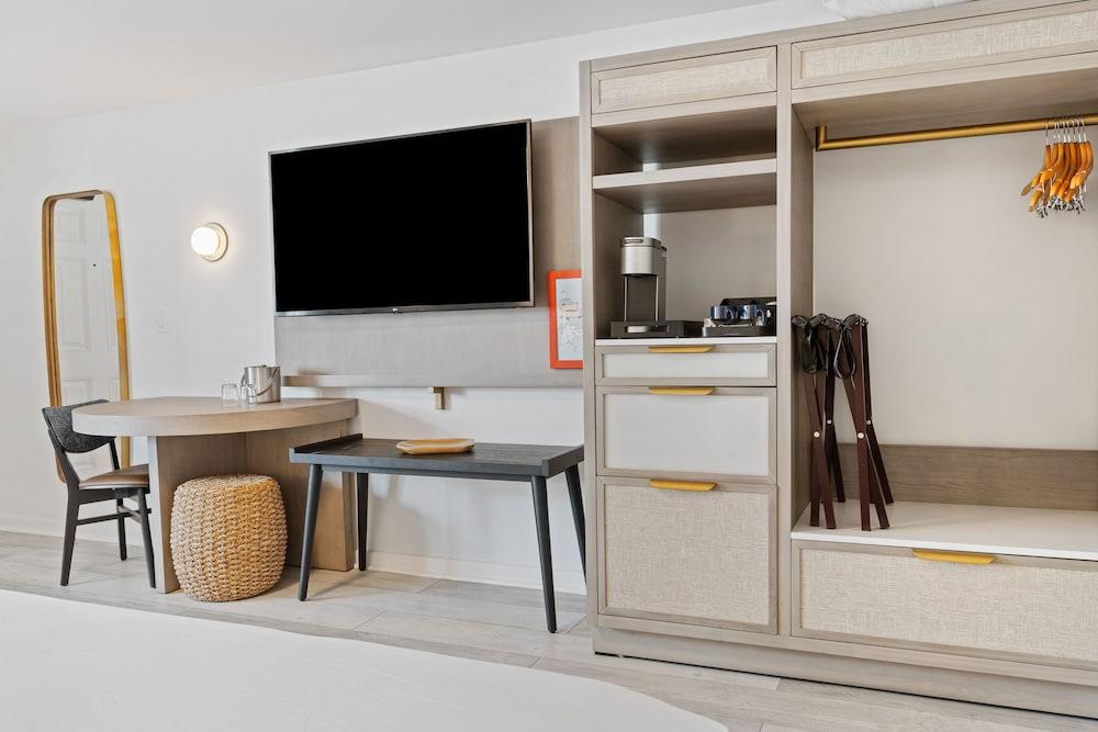 Greyfinch Chatham Inn