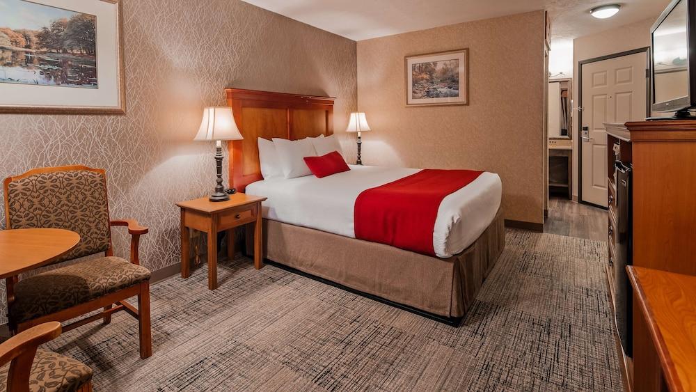 Best Western Plus Rivershore Hotel