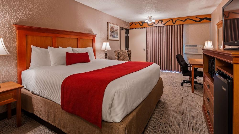 Best Western Plus Rivershore Hotel