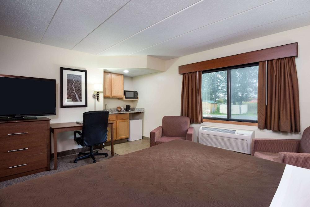 AmericInn by Wyndham Tomah