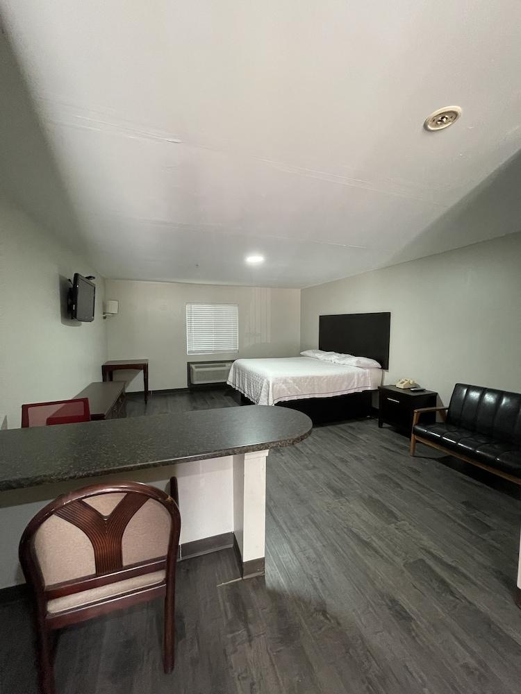 High Falls Inn and Suites