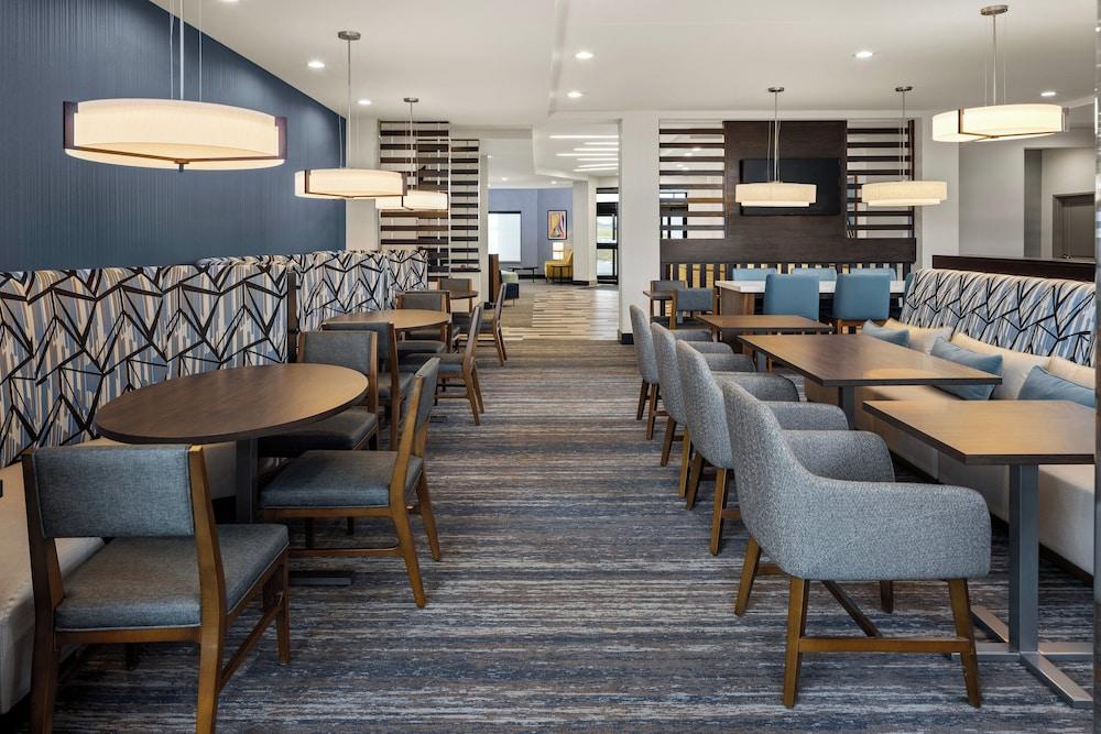 Holiday Inn Express Moline - Quad Cities Area by IHG