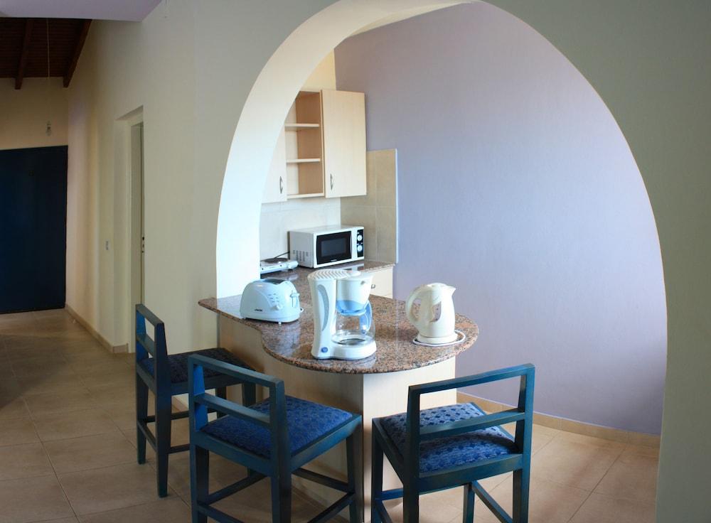 Myroandrou Beach Apartments