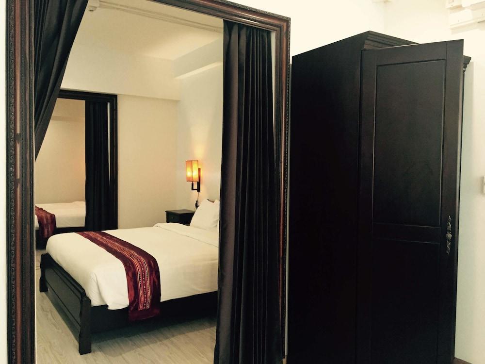 99 The Gallery Hotel