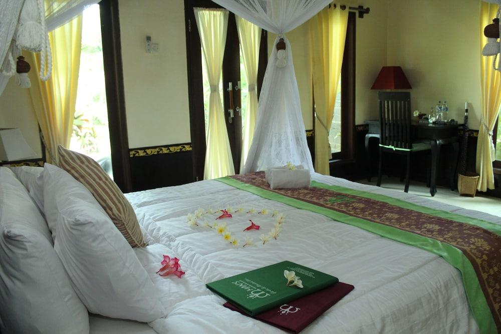 Man's Cottages and Spa