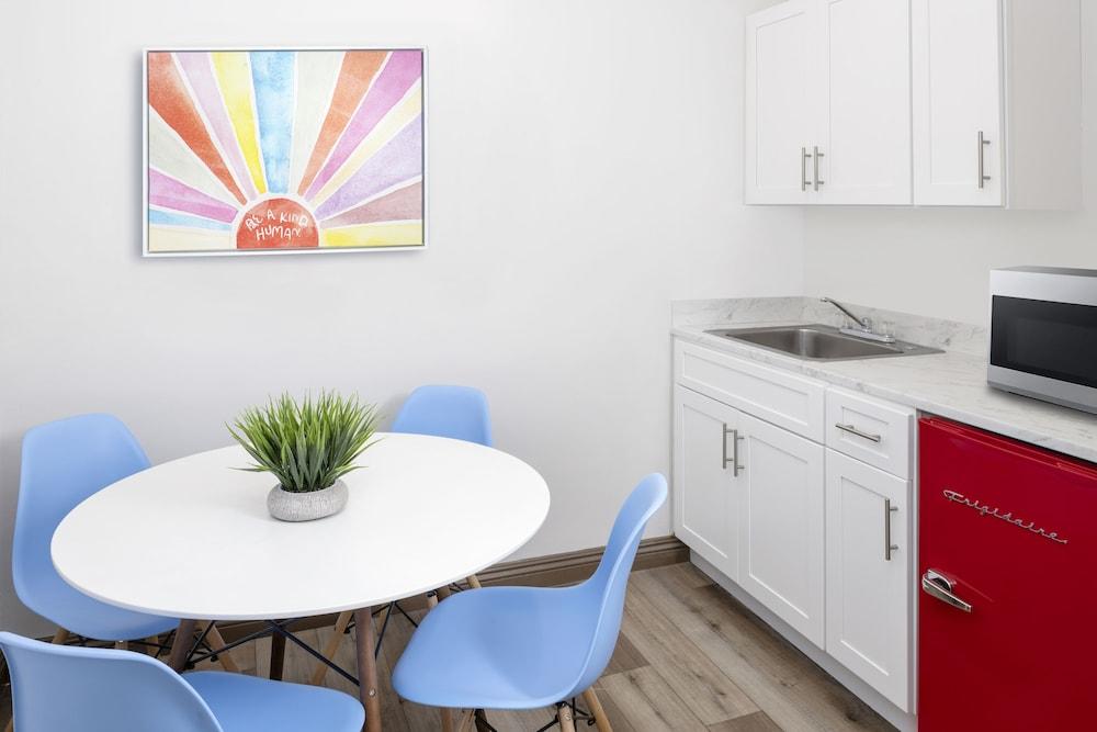 The Sojourn Los Angeles - Sherman Oaks