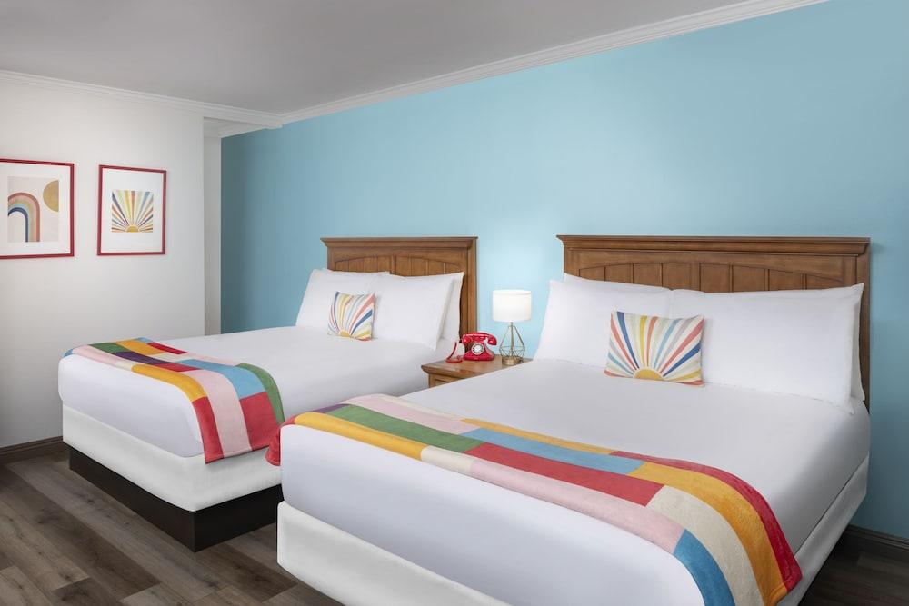 The Sojourn Los Angeles - Sherman Oaks