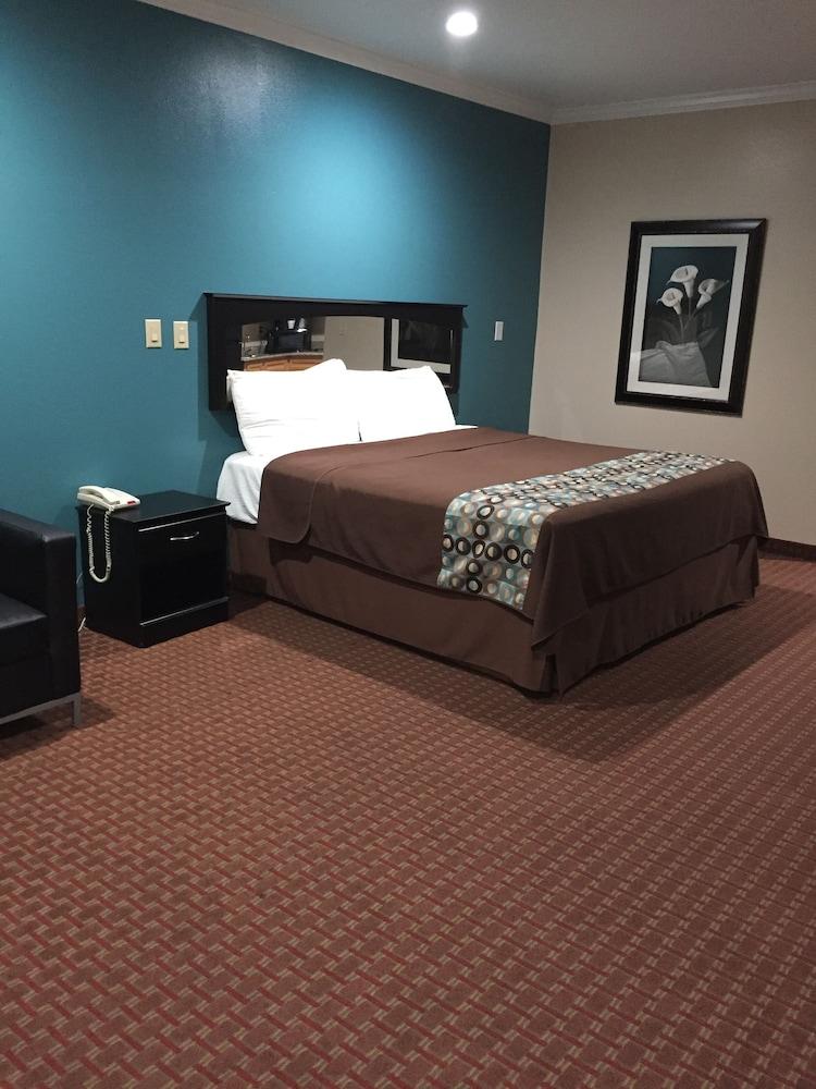 Scottish Inn & Suites