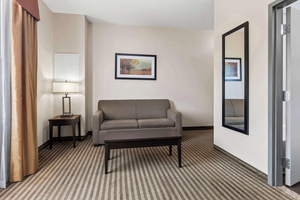 Best Western Plus Fergus Hotel