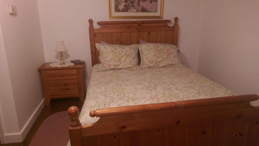 Locust Tree Bed and Breakfast LLC