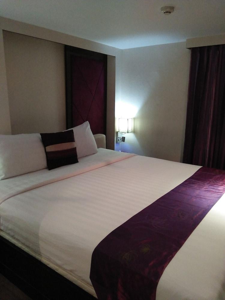 Paradiso Boutique Suites