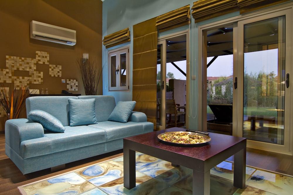 Cronwell Platamon Resort