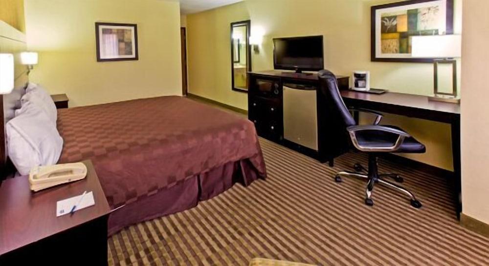 AmericInn by Wyndham Council Bluffs