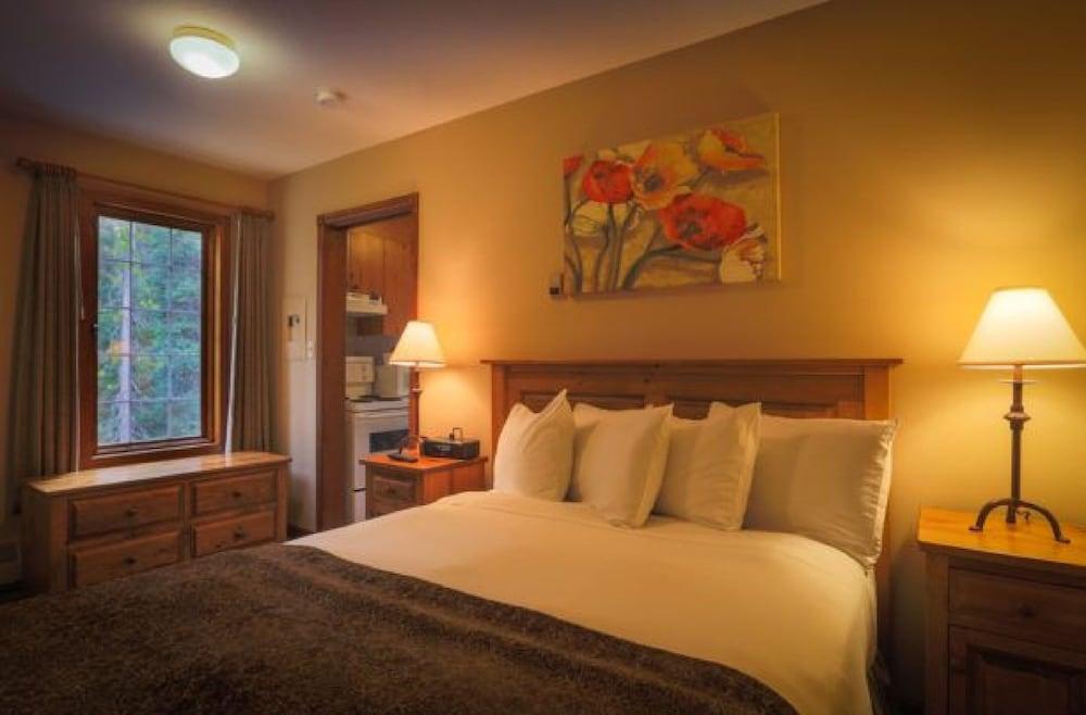 Paradise Lodge & Bungalows