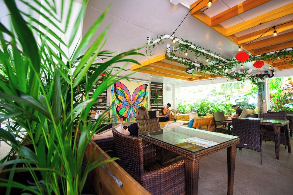 Waikiki Beachside Hostel