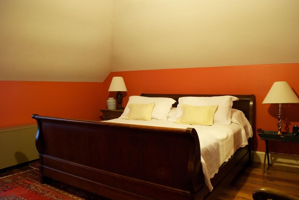 200 South Street Inn