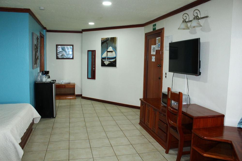 Fish Hook Marina & Lodge