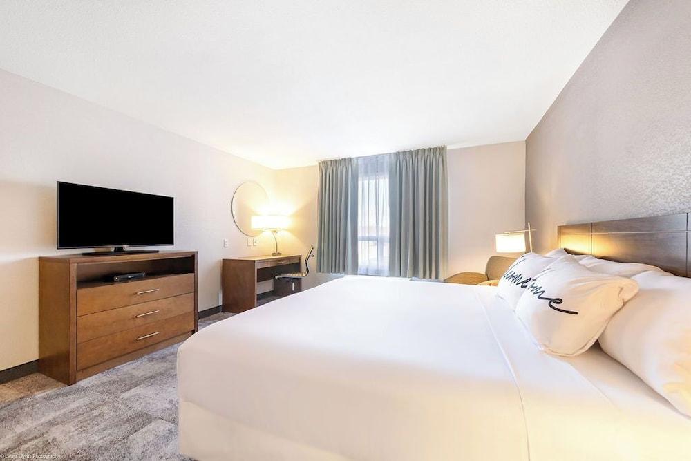 Home Inn and Suites Lloydminster