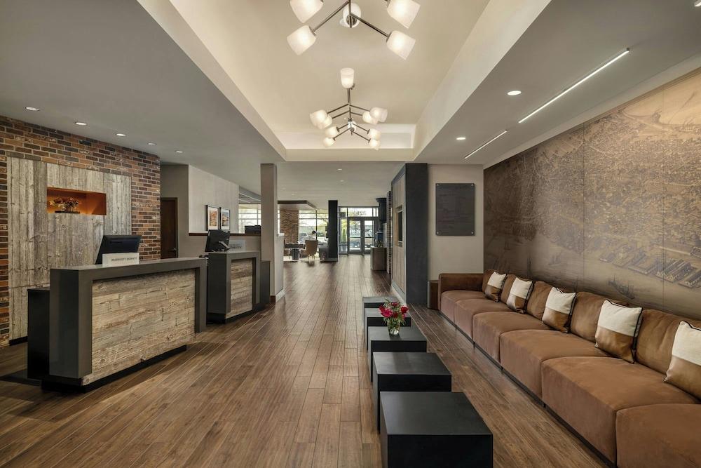 Courtyard Portland Downtown/Waterfront