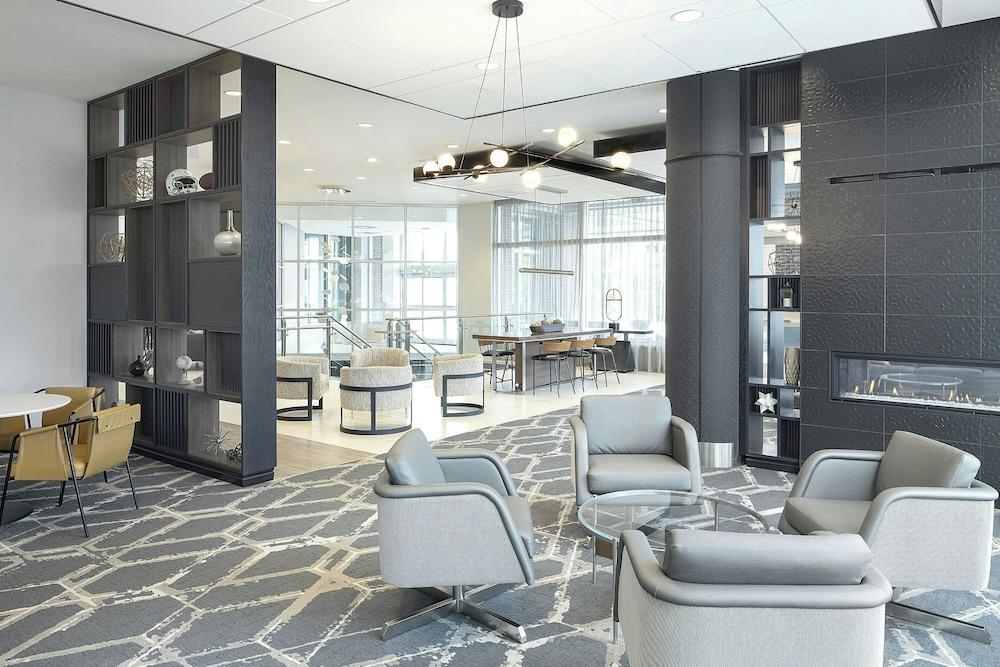 Courtyard Buffalo Downtown / Canalside