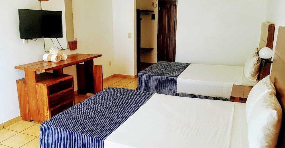 Costa Alegre Hotel & Suites