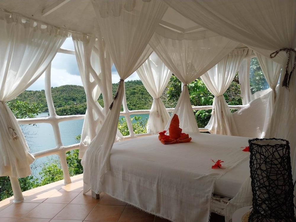 Al Faro Cosmio Hotel