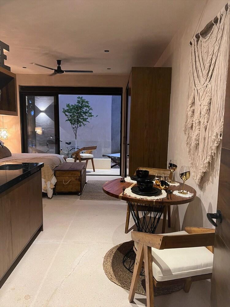 Stylish and Bright Studio Near the Pool