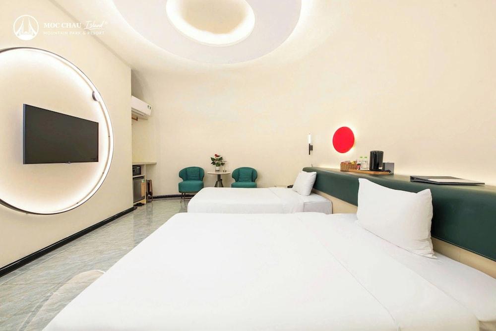 Moc Chau Island - Bach Long Glass Bridge