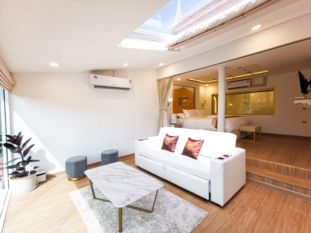 One Dhatu Ayutthaya Premium Homestay