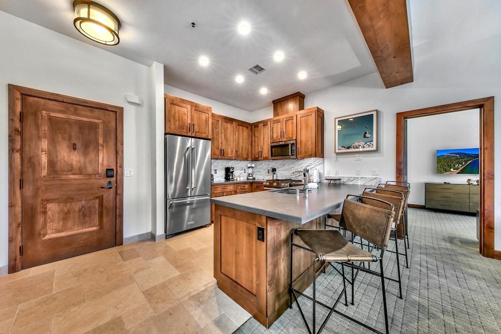 Luxury 2Br Residence steps from Heavenly Village & Gondola by RedAwning