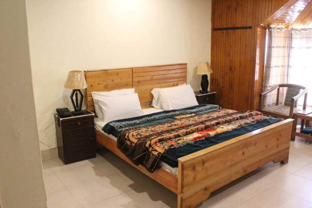 PinePark Lake Luxury Resort Naran