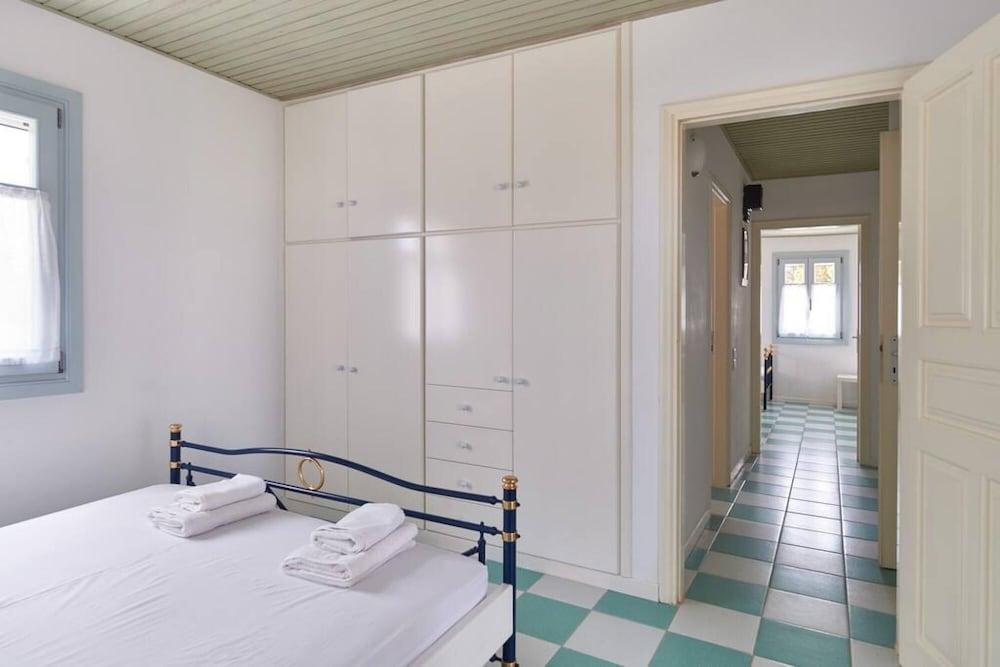 Santa Maria Villa in Paros