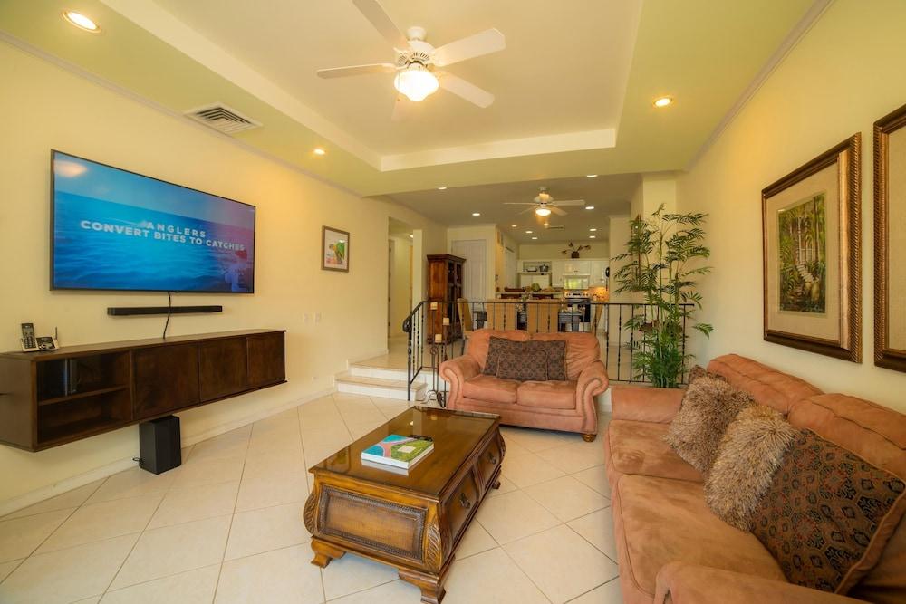 Colina 5D - 3 bdr 2 Bath Family