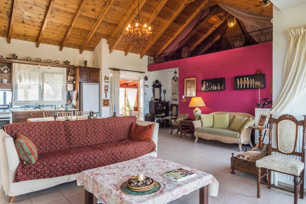 House With Private Pool, Isolated, Unique View