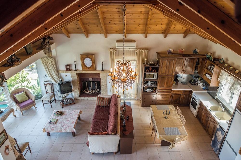 House With Private Pool, Isolated, Unique View