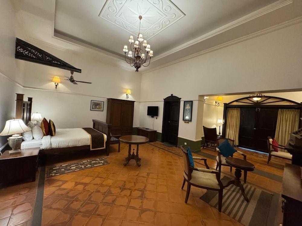 Parisons Plantation Experiences by Abad