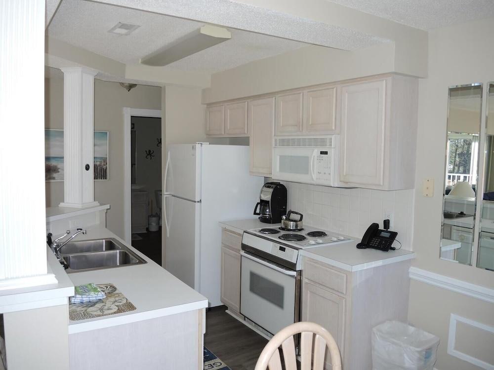 Golf Course Villa 407M in Calabash by RedAwning