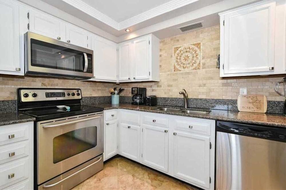 Coastal Nest @ Enclave 602a