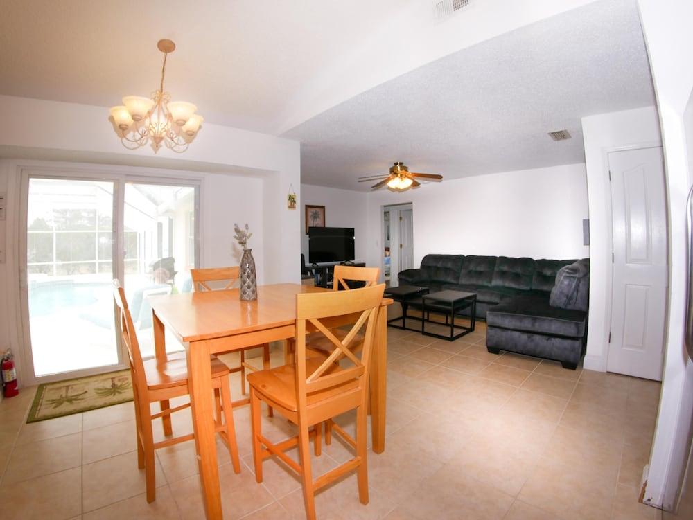 Large Pool With Jacuzzi, Near the Disney Attractions!!