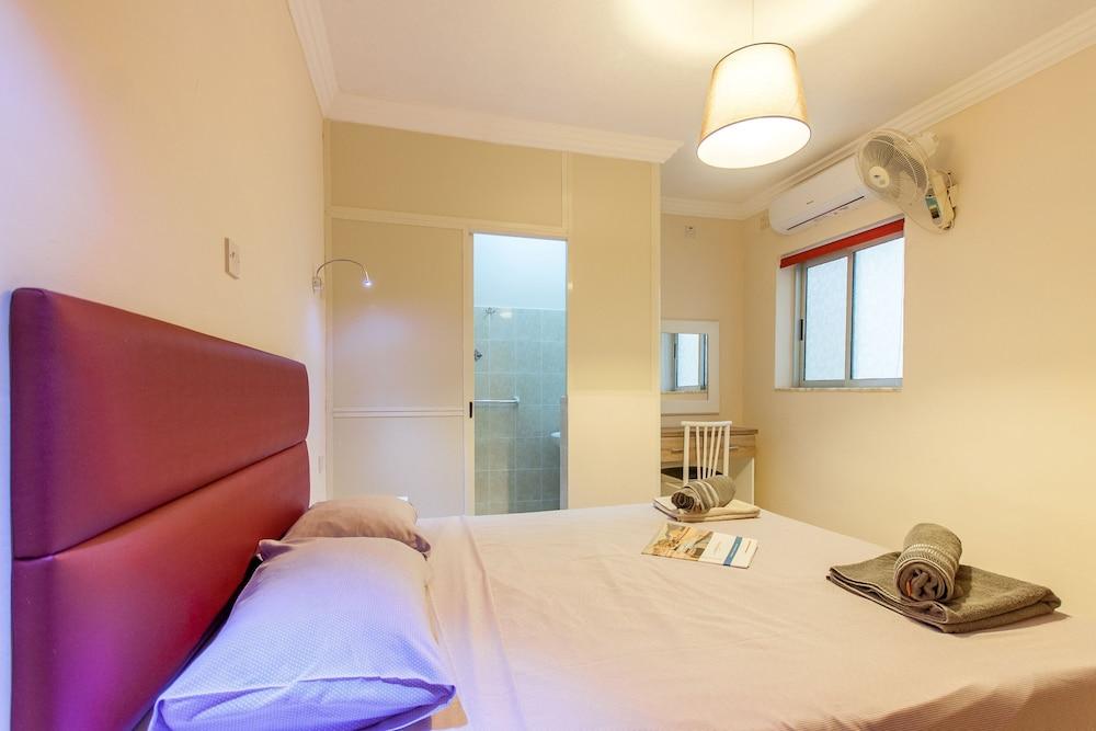 Pool and Sea, charming Merill Apart 4