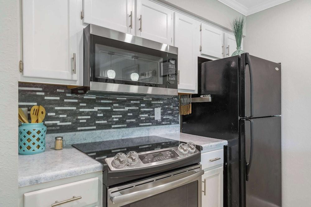 Clubhouse Bungalow - Community Amenities