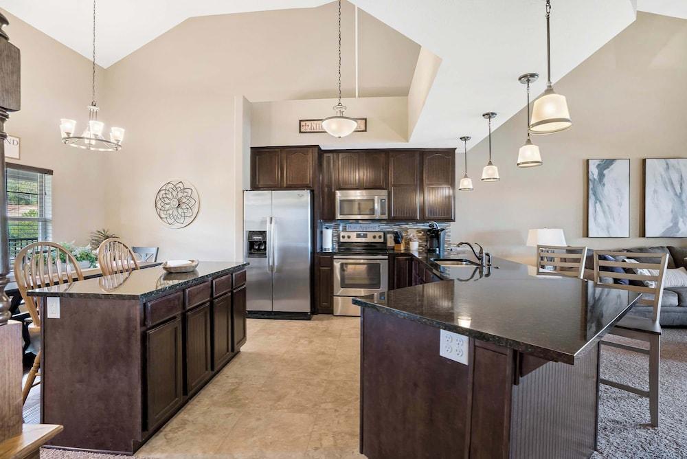 Happy Place Condo - Stunning Table Rock Lake Views