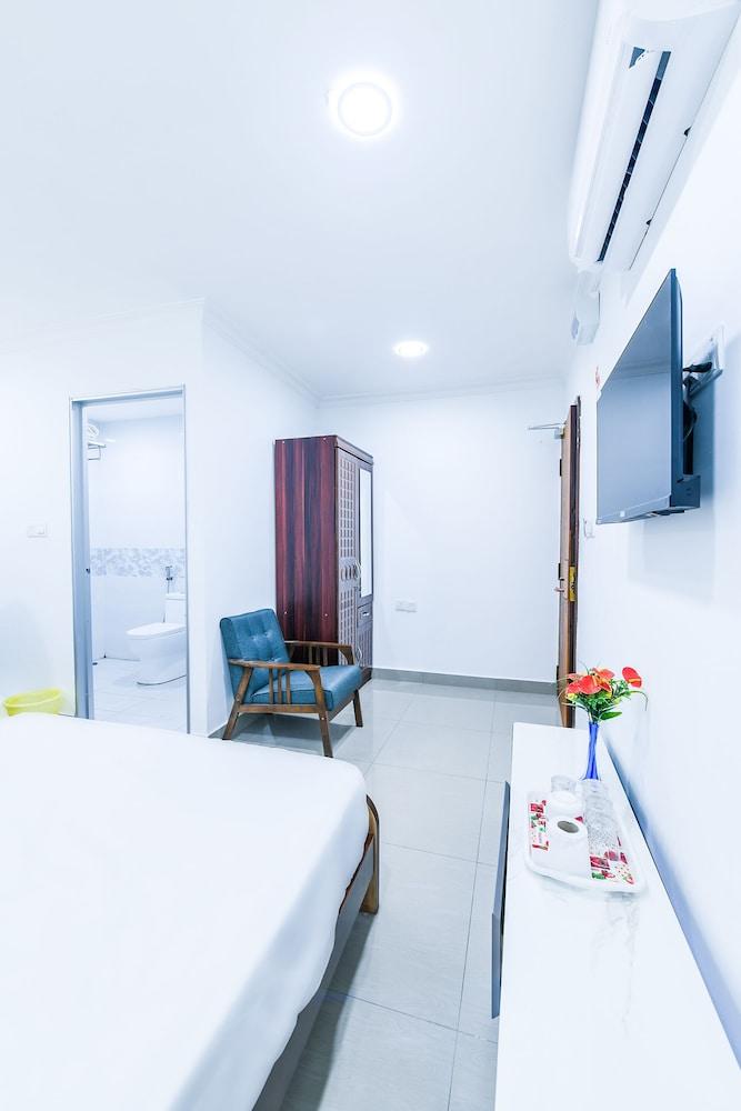 Capital O 90543 Sp Star Hotel